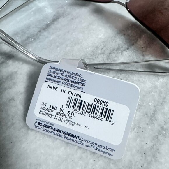 West Loop Silver Aviator Sunglasses with Gradient Lenses - Picture 4 of 5